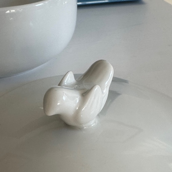 Pottery Barn Great White Dove Serving Bowl With Lid The Great White Collection - Picture 6 of 6